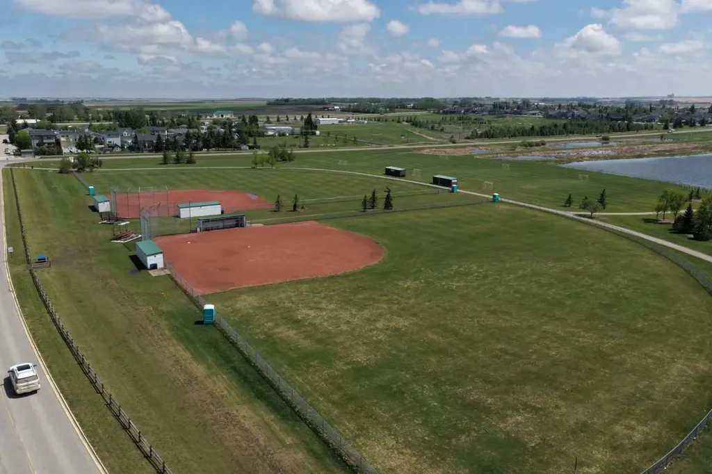 1340 Lackner Boulevard Carstairs AB T0M 0N0
