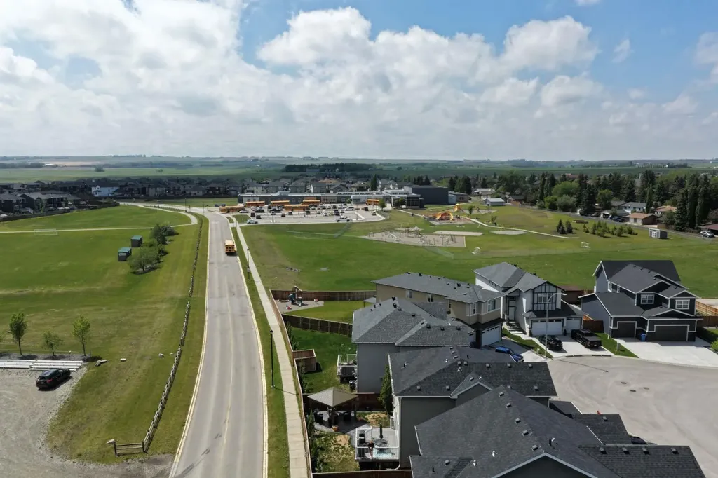 1340 Lackner Boulevard Carstairs AB T0M 0N0