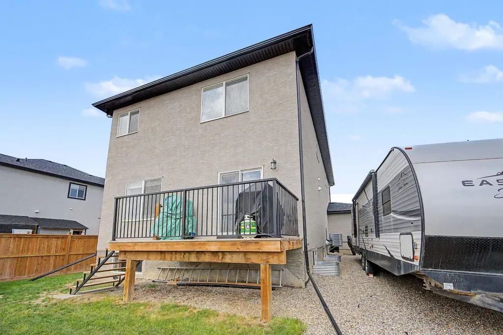 1340 Lackner Boulevard Carstairs AB T0M 0N0