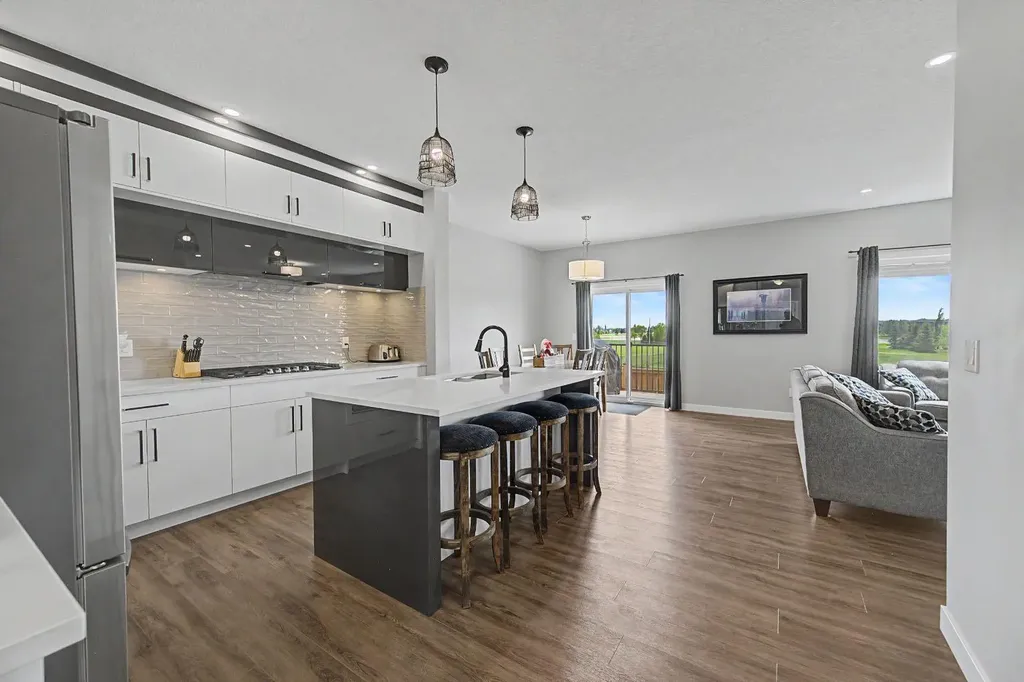 1340 Lackner Boulevard Carstairs AB T0M 0N0