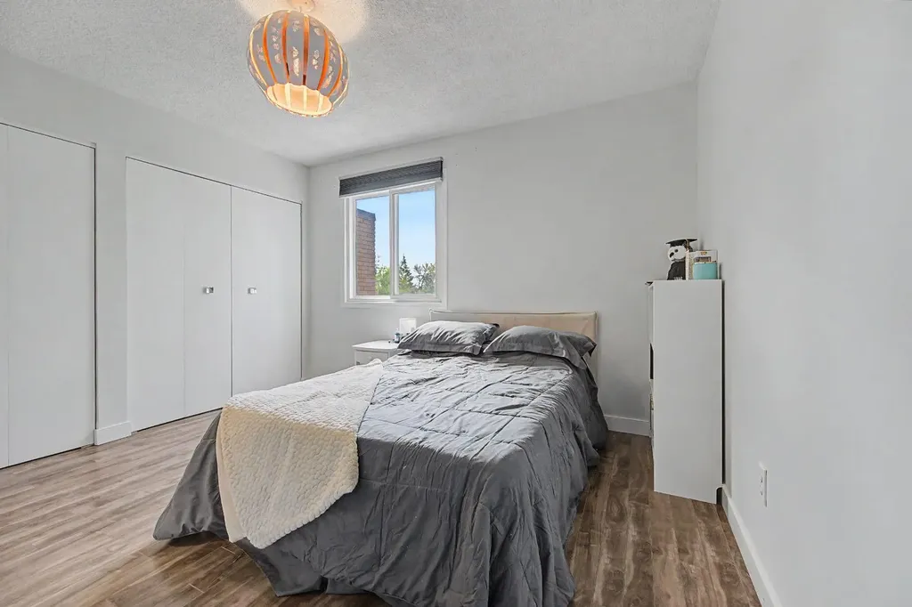 4405 33 Avenue SW Calgary AB T3E 0Y4