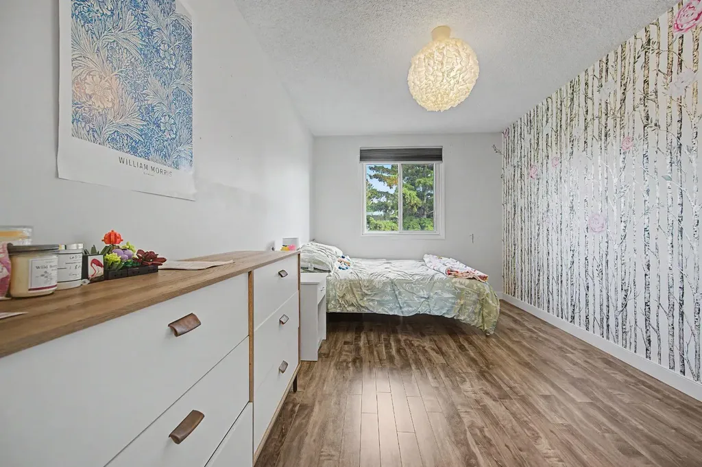 4405 33 Avenue SW Calgary AB T3E 0Y4