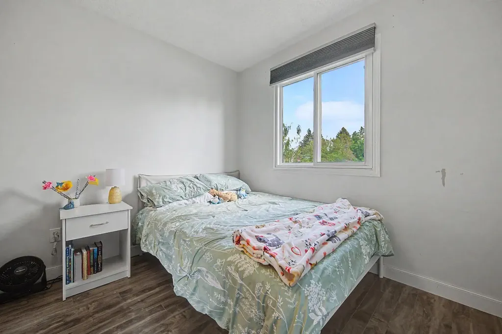 4405 33 Avenue SW Calgary AB T3E 0Y4