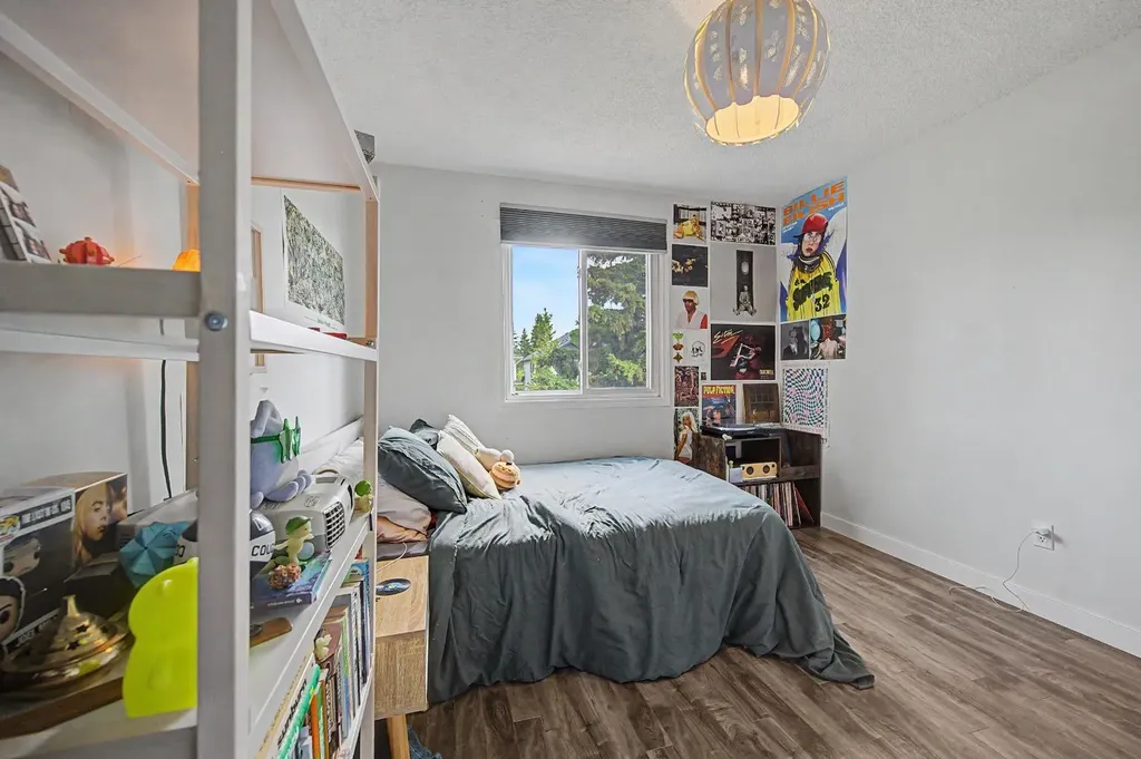 4405 33 Avenue SW Calgary AB T3E 0Y4