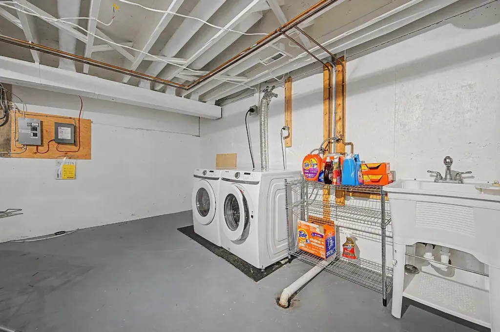 4405 33 Avenue SW Calgary AB T3E 0Y4