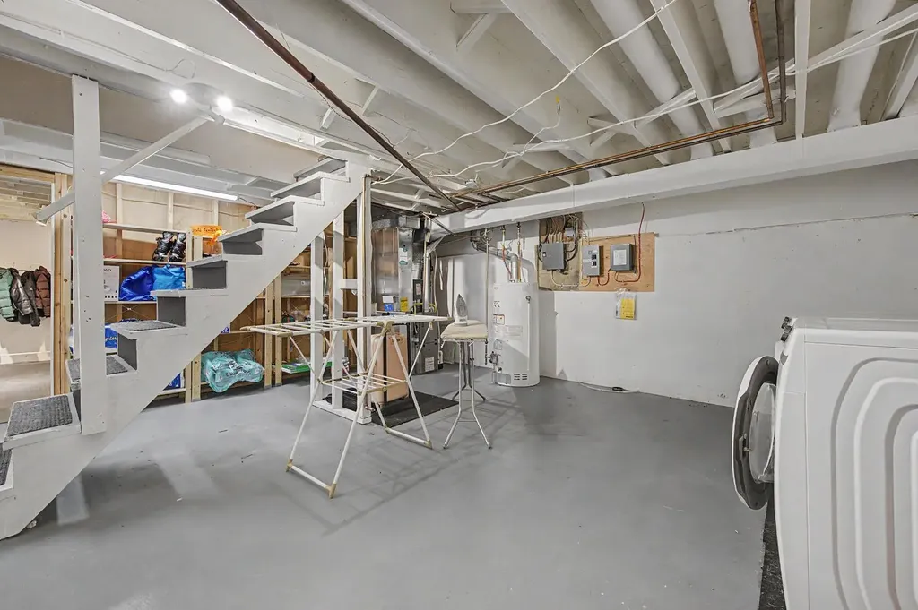 4405 33 Avenue SW Calgary AB T3E 0Y4