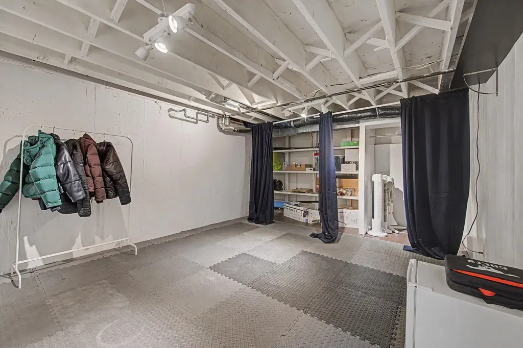 4405 33 Avenue SW Calgary AB T3E 0Y4