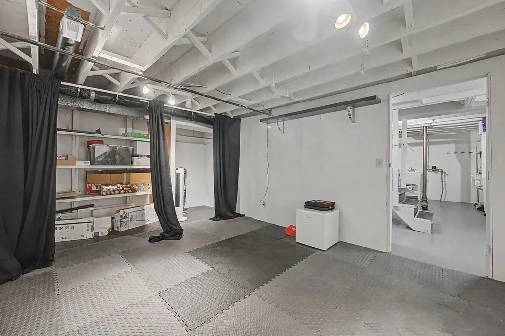 4405 33 Avenue SW Calgary AB T3E 0Y4