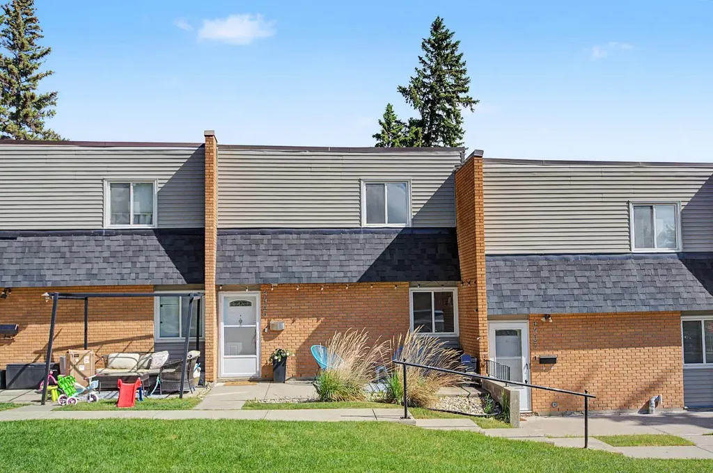 4405 33 Avenue SW Calgary AB T3E 0Y4
