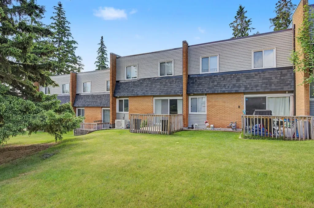 4405 33 Avenue SW Calgary AB T3E 0Y4