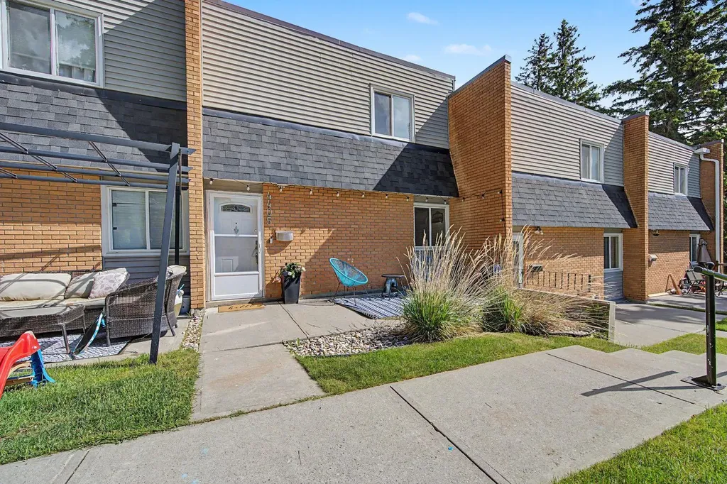 4405 33 Avenue SW Calgary AB T3E 0Y4