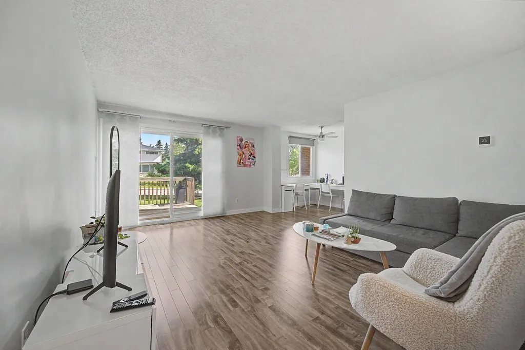 4405 33 Avenue SW Calgary AB T3E 0Y4