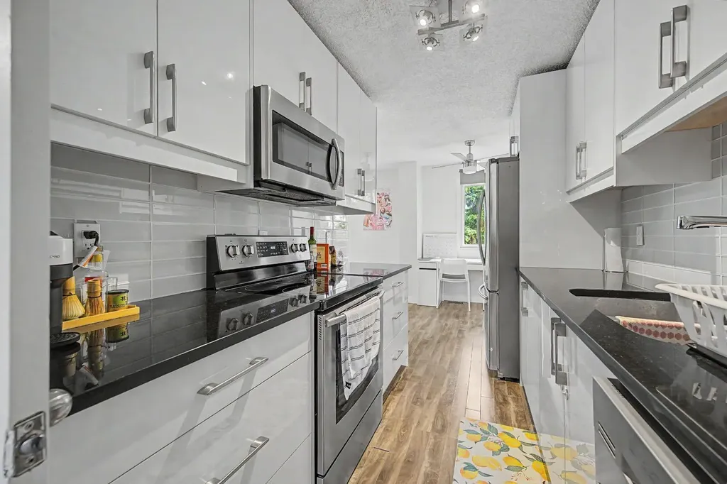 4405 33 Avenue SW Calgary AB T3E 0Y4