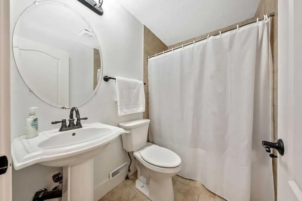 133 Channelside Cove SW Airdrie AB T4B2J1