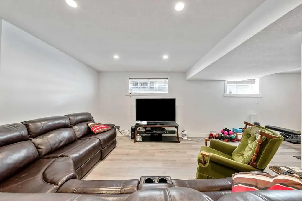 133 Channelside Cove SW Airdrie AB T4B2J1