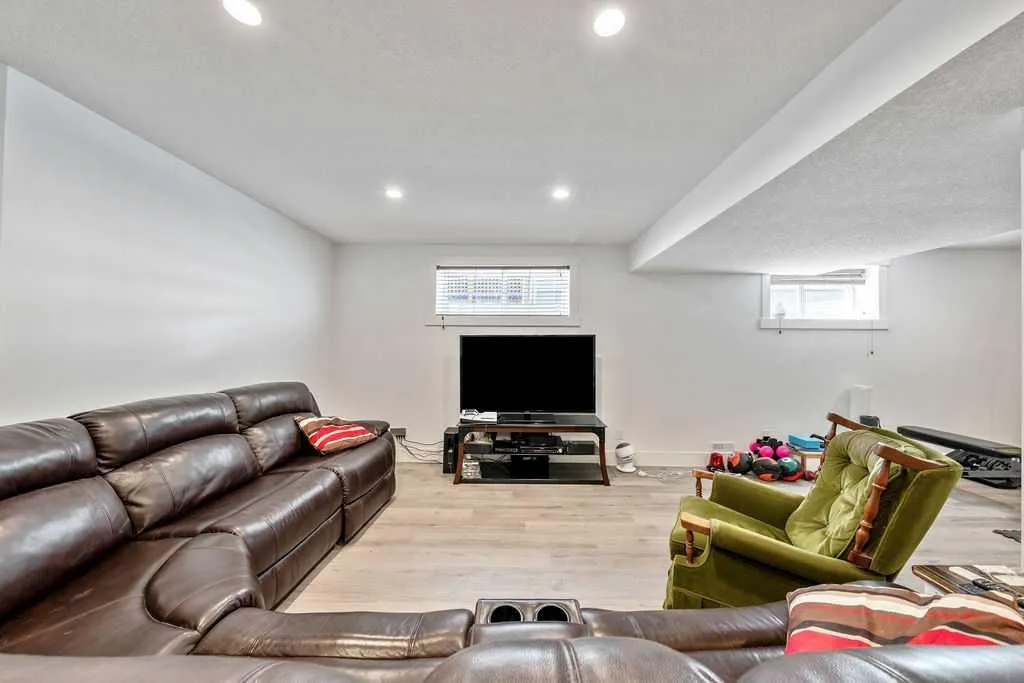133 Channelside Cove SW Airdrie AB T4B2J1