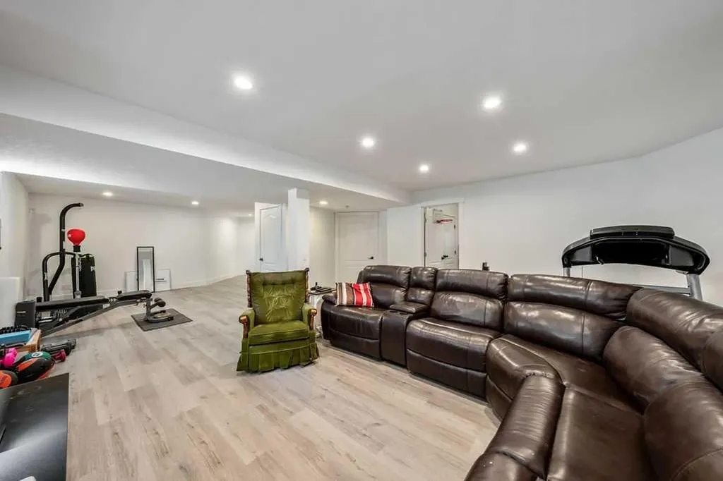 133 Channelside Cove SW Airdrie AB T4B2J1