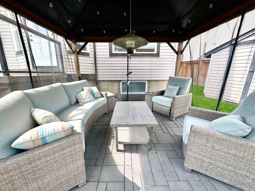 133 Channelside Cove SW Airdrie AB T4B2J1