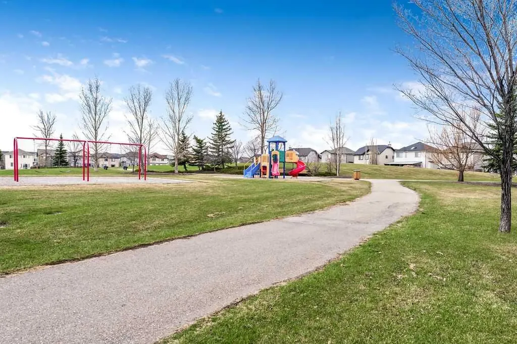 133 Channelside Cove SW Airdrie AB T4B2J1
