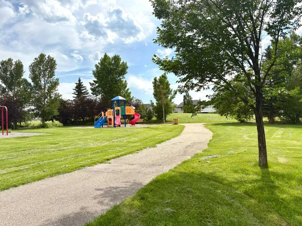 133 Channelside Cove SW Airdrie AB T4B2J1