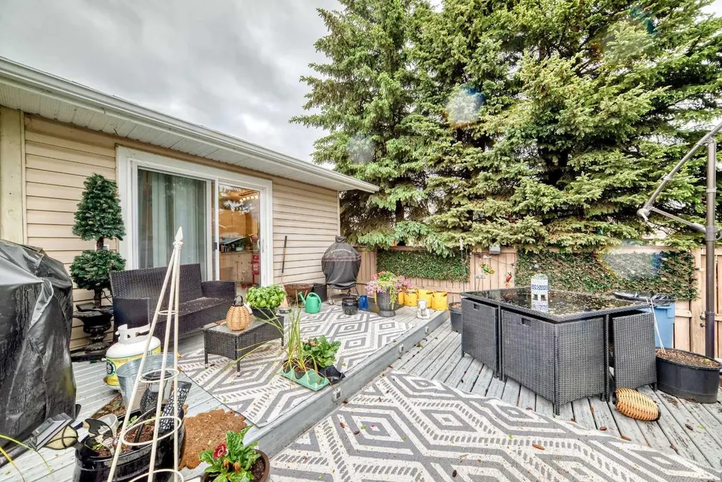 20 Deermont Way SE Calgary AB T2J5P3
