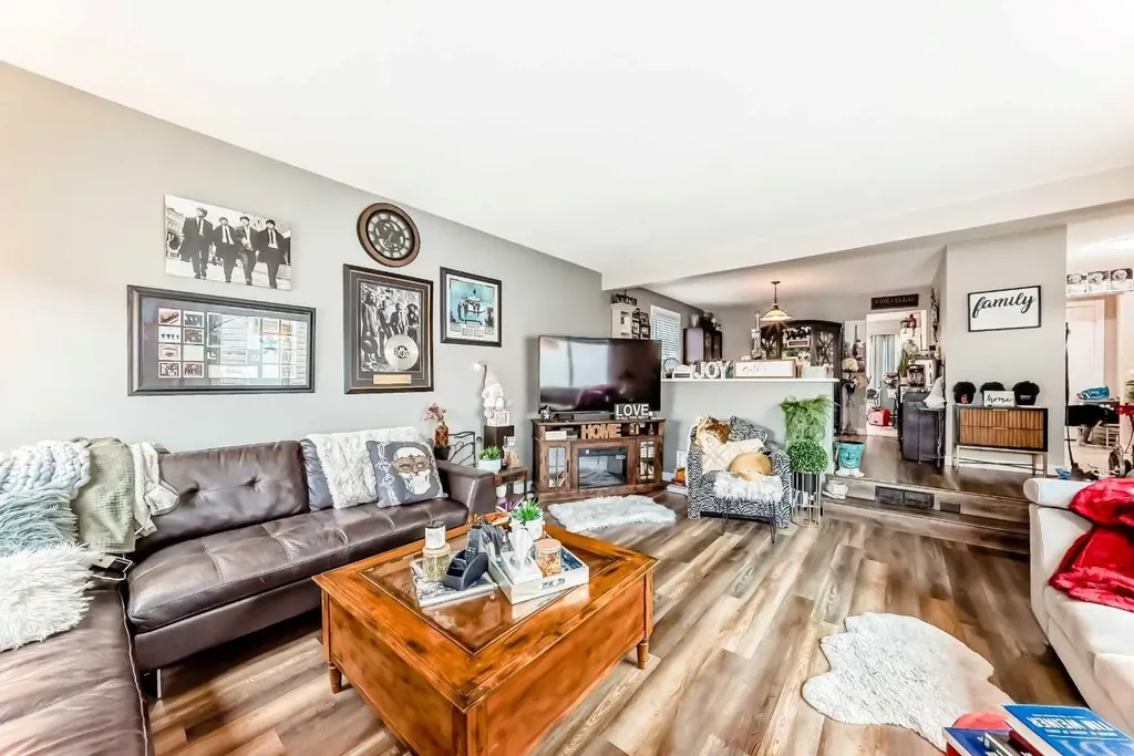 20 Deermont Way SE Calgary AB T2J5P3