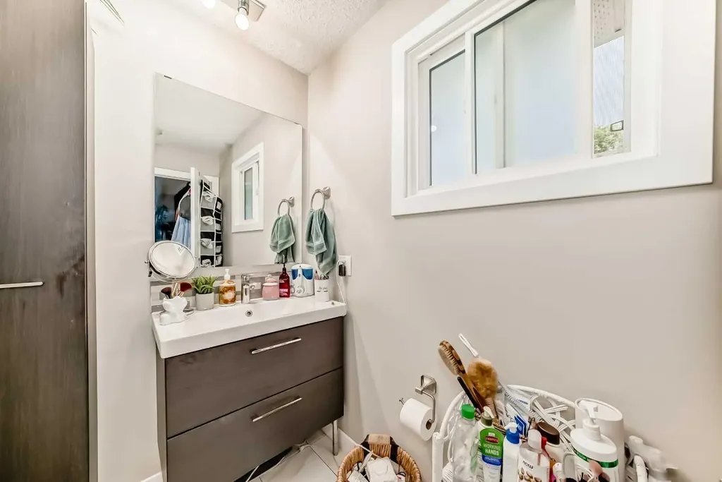 20 Deermont Way SE Calgary AB T2J5P3