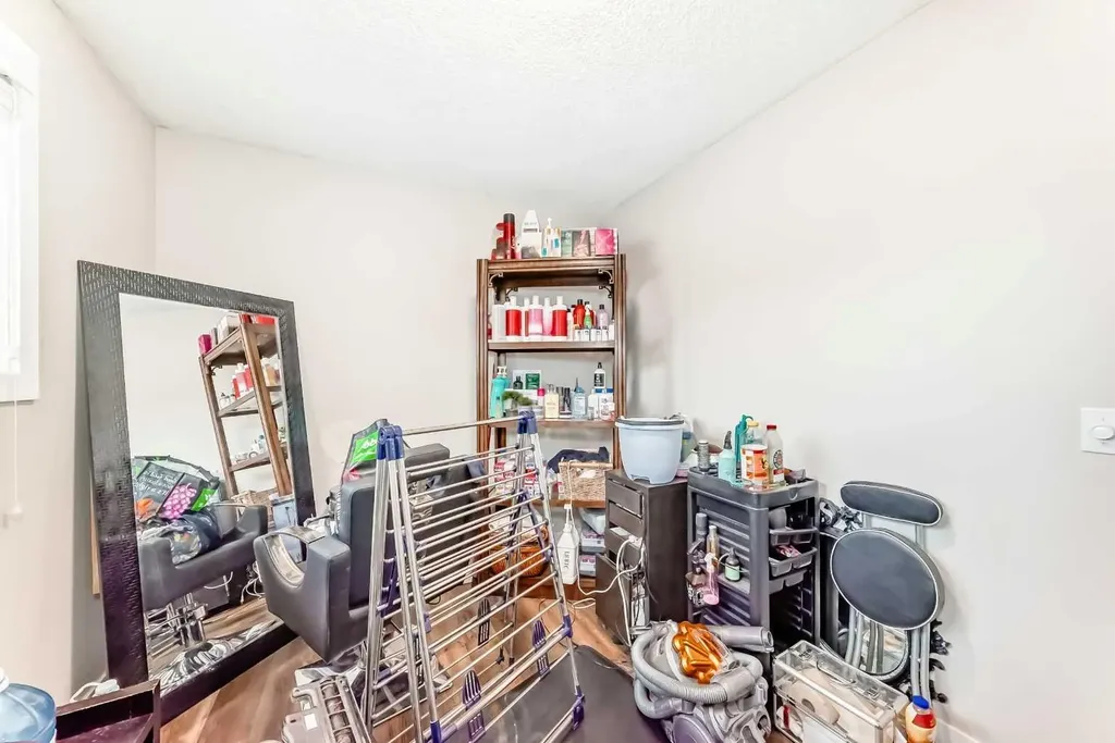 20 Deermont Way SE Calgary AB T2J5P3