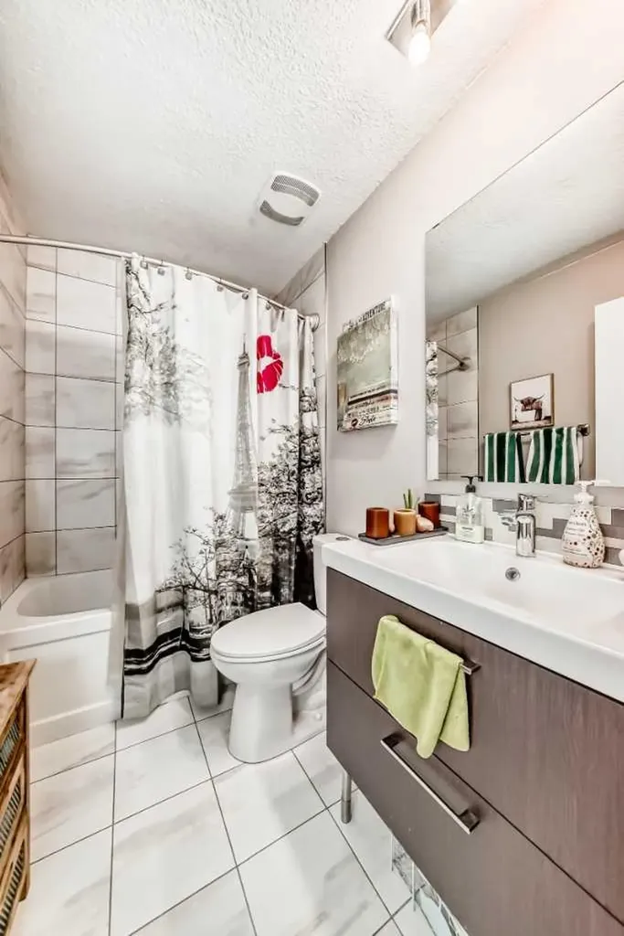 20 Deermont Way SE Calgary AB T2J5P3