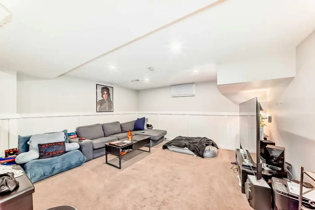 20 Deermont Way SE Calgary AB T2J5P3
