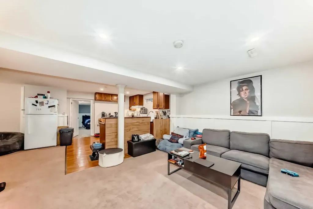 20 Deermont Way SE Calgary AB T2J5P3