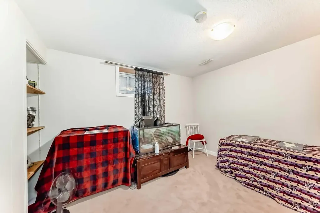 20 Deermont Way SE Calgary AB T2J5P3