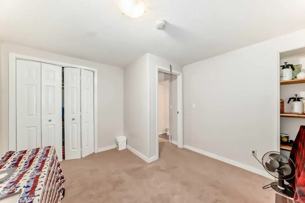 20 Deermont Way SE Calgary AB T2J5P3