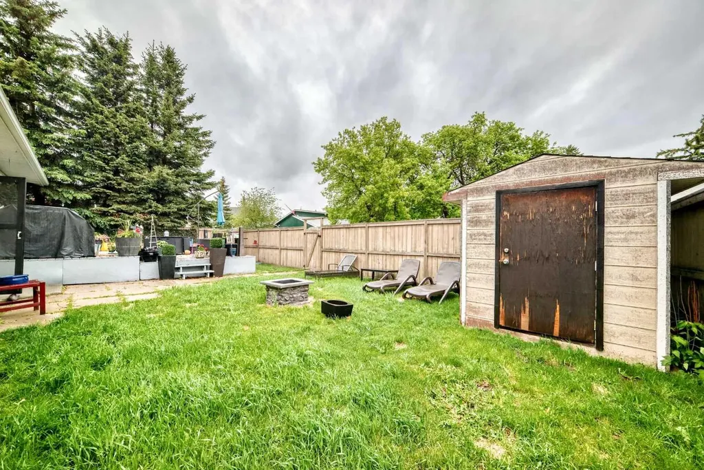 20 Deermont Way SE Calgary AB T2J5P3