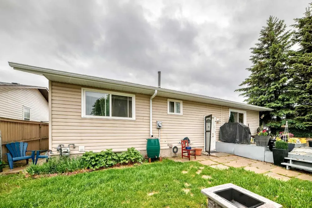 20 Deermont Way SE Calgary AB T2J5P3