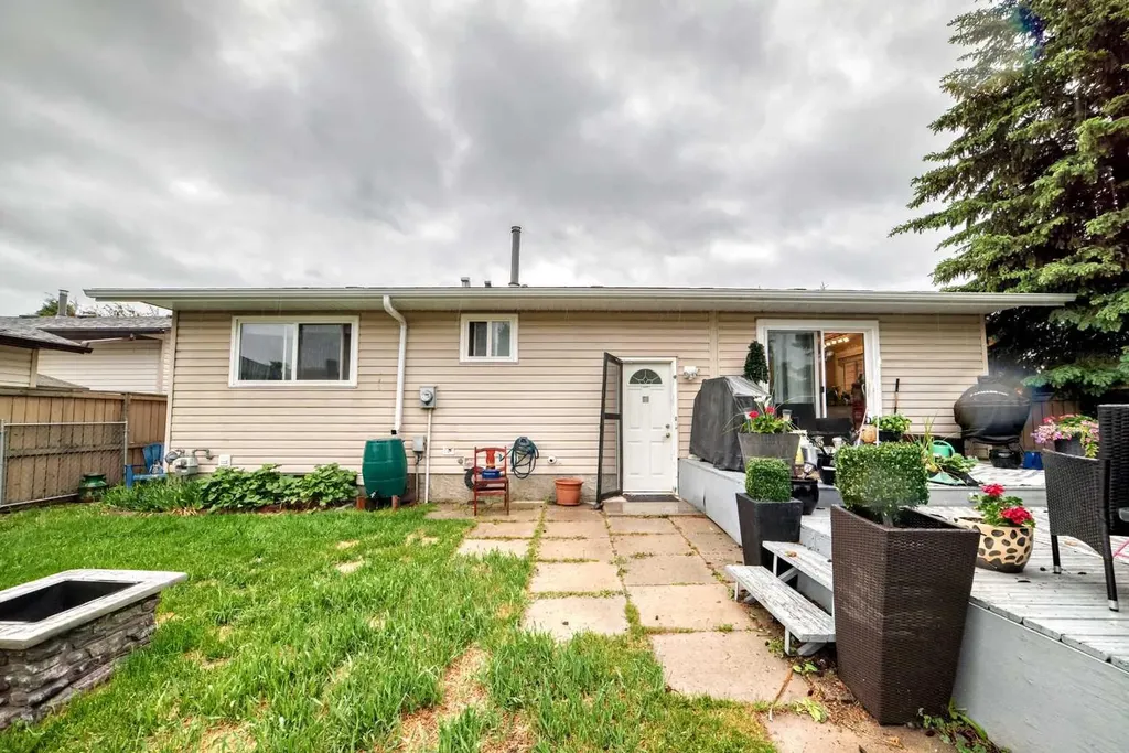 20 Deermont Way SE Calgary AB T2J5P3