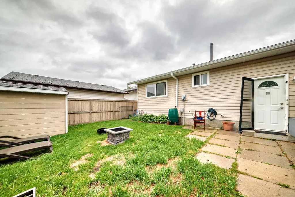 20 Deermont Way SE Calgary AB T2J5P3