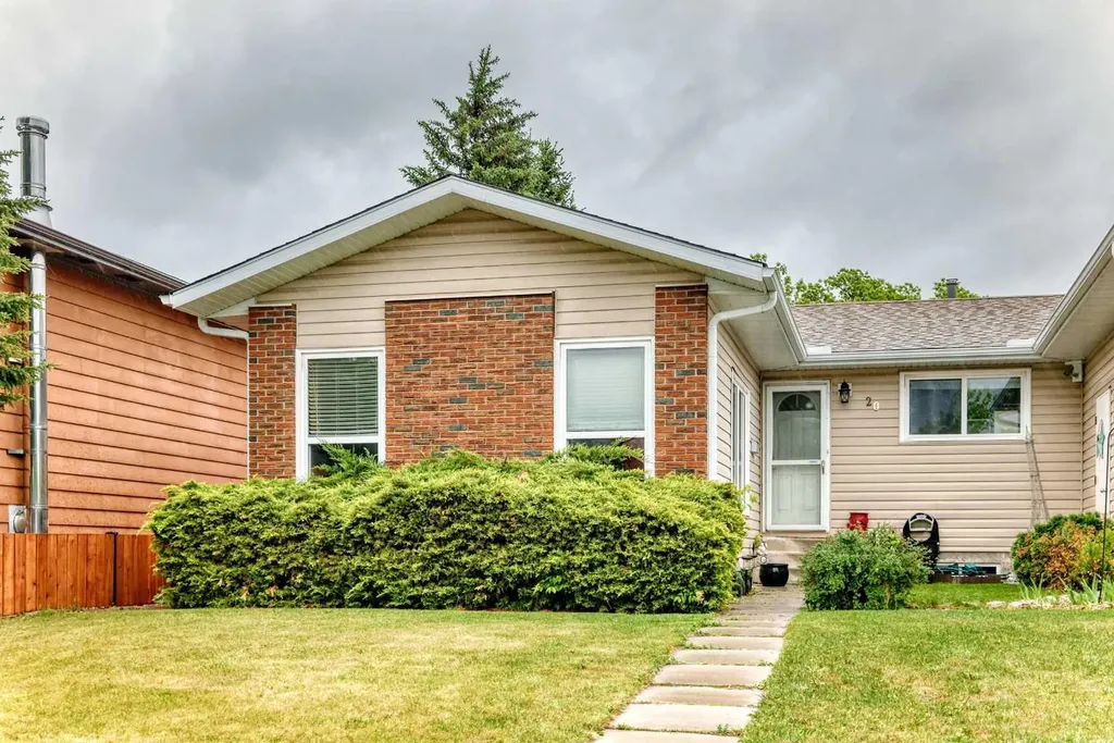 20 Deermont Way SE Calgary AB T2J5P3