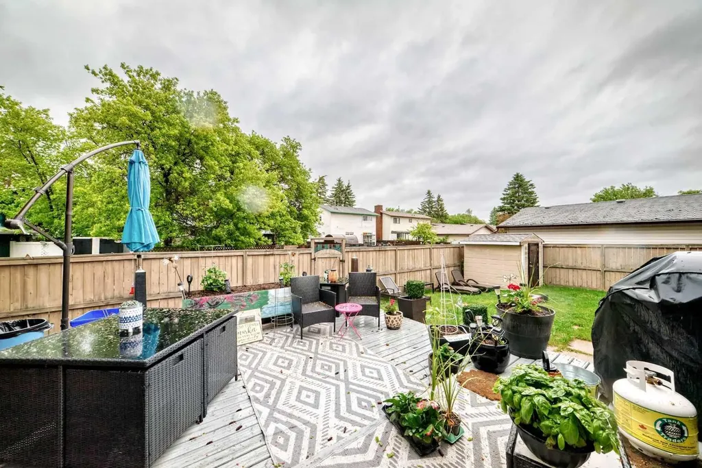 20 Deermont Way SE Calgary AB T2J5P3