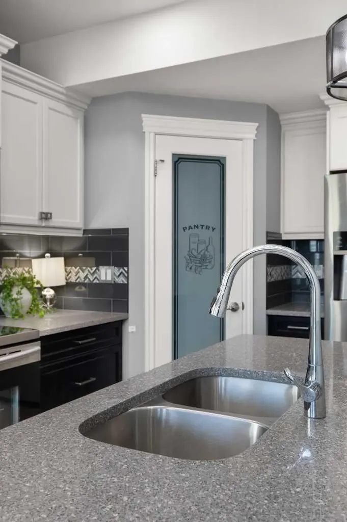 220 Sierra Road SW Medicine Hat AB T1B4Y6