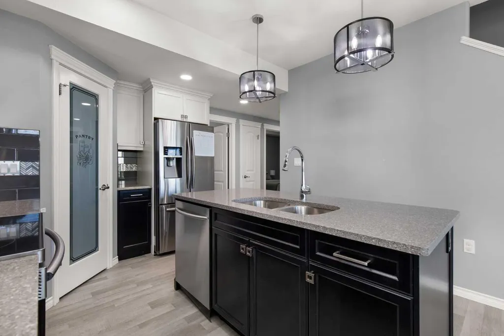 220 Sierra Road SW Medicine Hat AB T1B4Y6