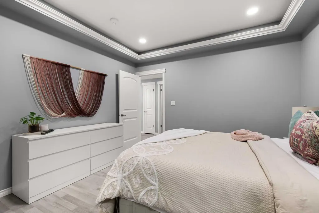 220 Sierra Road SW Medicine Hat AB T1B4Y6