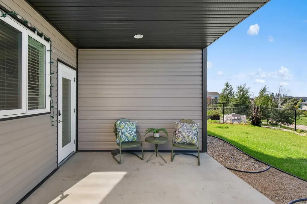 220 Sierra Road SW Medicine Hat AB T1B4Y6