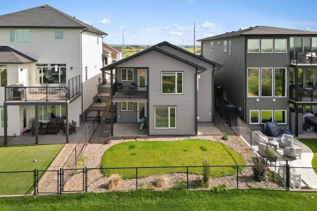 220 Sierra Road SW Medicine Hat AB T1B4Y6