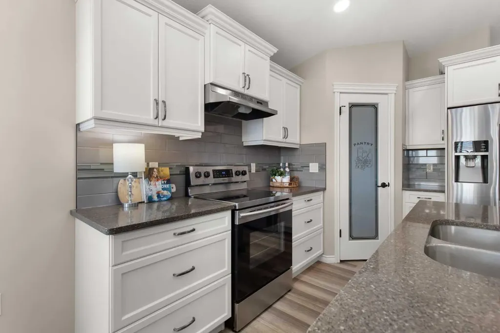220 Sierra Road SW Medicine Hat AB T1B4Y6