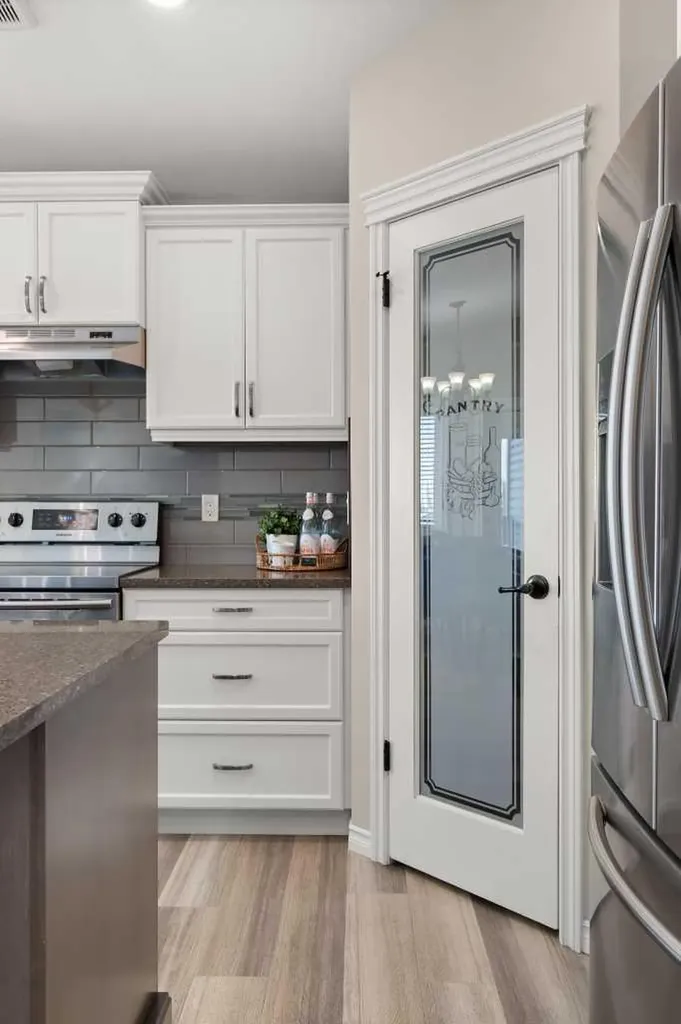 220 Sierra Road SW Medicine Hat AB T1B4Y6