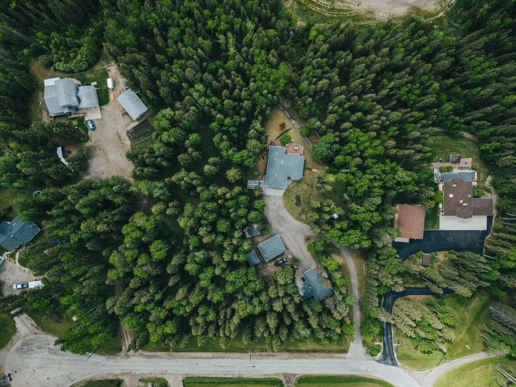 5241 Township Road 325 A Rural Mountain View County AB T0M 1X0