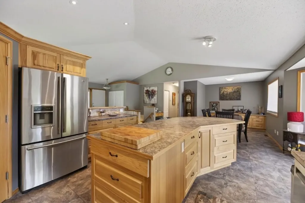 5241 Township Road 325 A Rural Mountain View County AB T0M 1X0