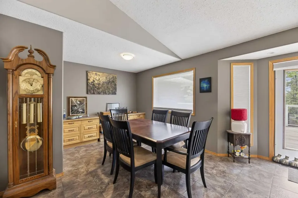 5241 Township Road 325 A Rural Mountain View County AB T0M 1X0