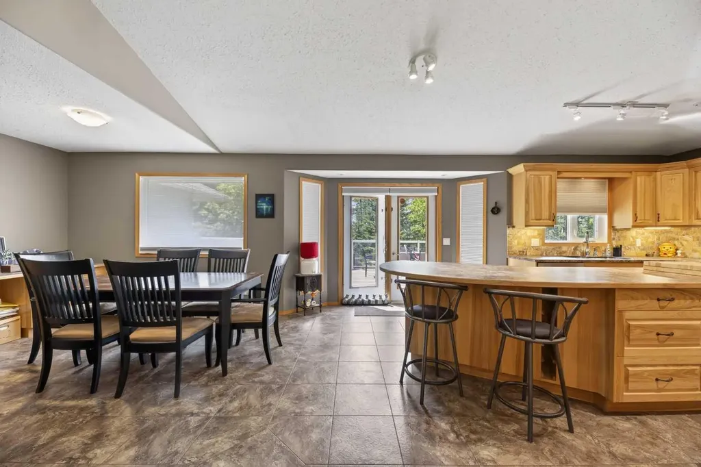 5241 Township Road 325 A Rural Mountain View County AB T0M 1X0
